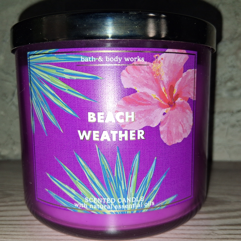 Bath & Body Works BEACH WEATHER 14.5oz. 3- Wick Candle. Sandalwood, Coconut. NEW